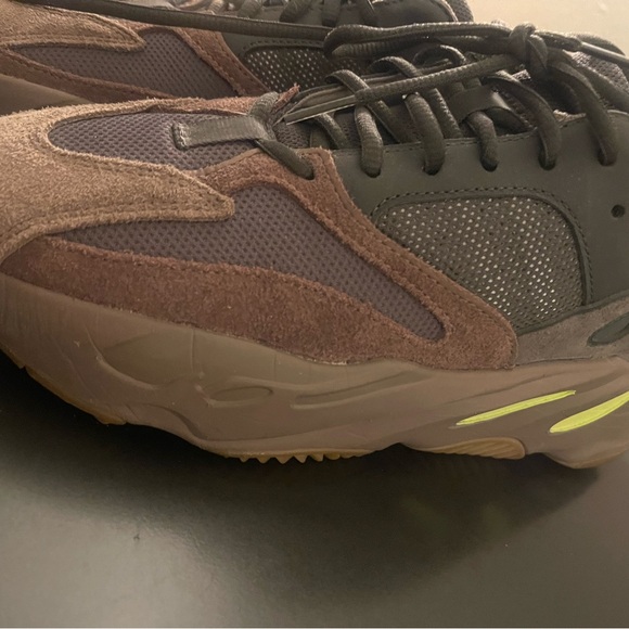 Yeezy Boost 700Mauve Brown Size 7.5 Men New Condition. - Picture 2 of 9
